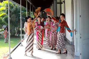 indonesia-akan-ajukan-kebaya-dan-reog-ponorogo-sebagai-warisan-budaya-takbenda-unesco-adjust