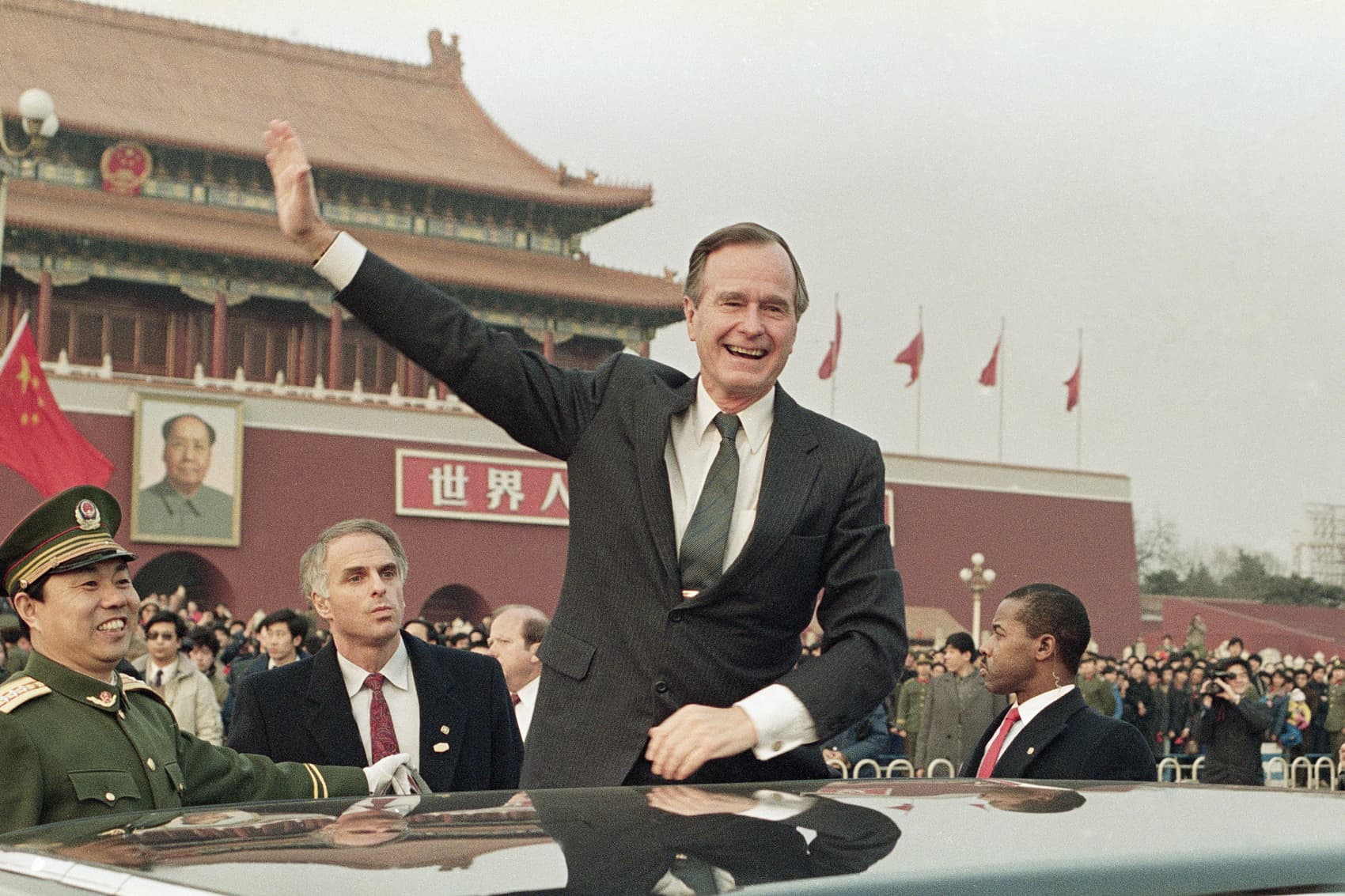 George H. W. Bush: Warisan Diplomasi dan Kepemimpinan Global