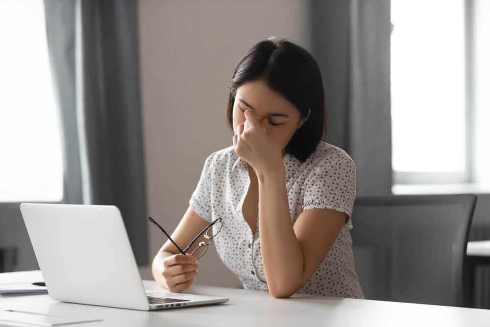 7 Cara Sederhana Mengurangi Mata Lelah akibat Layar Gadget